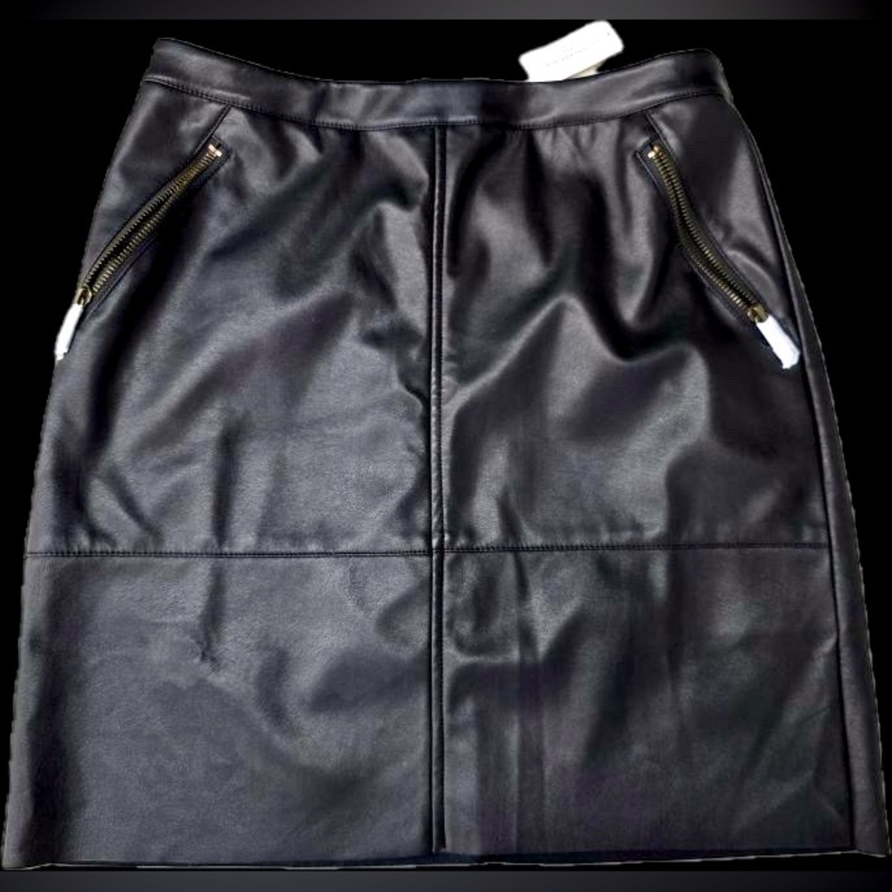 Banana Republic Black Pencil Skirt - Size 4 - NWT!